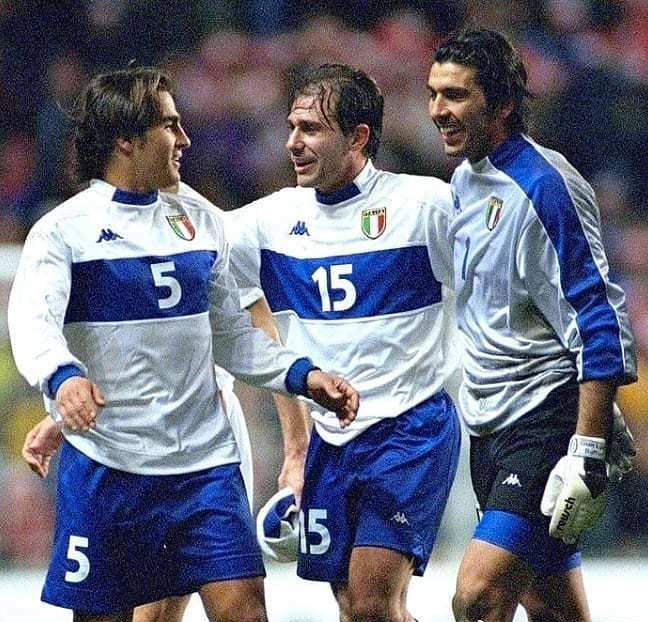 更揭示了足 更揭示了足